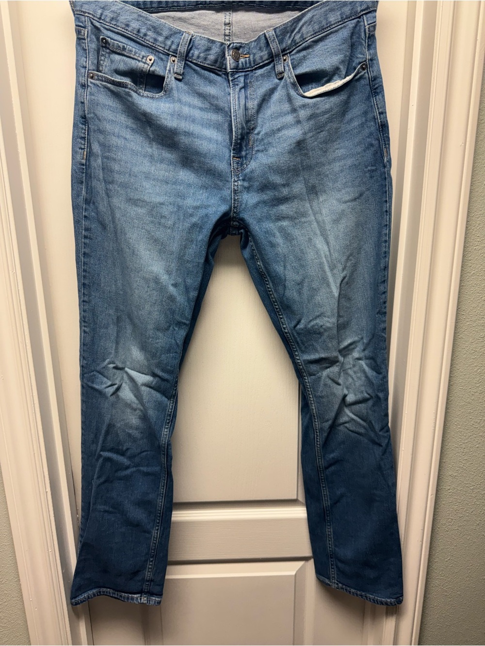 Old Navy Men's MediumWash Straight built in flex Jeans